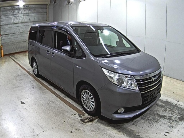 Toyota NOAH 2015 8193283-0