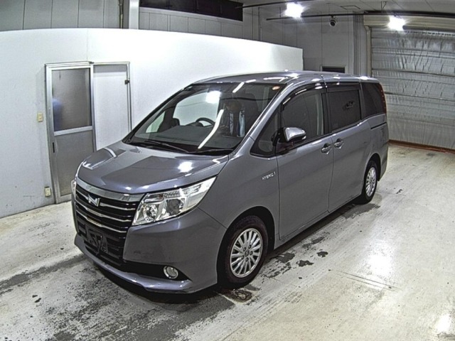 Toyota NOAH 2015 8193283-4