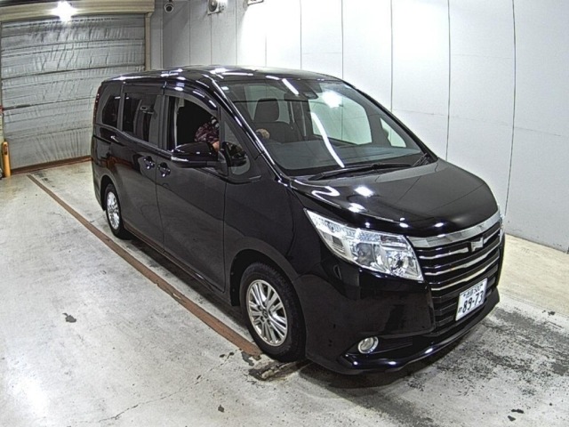 Toyota NOAH 2017 8193290-0
