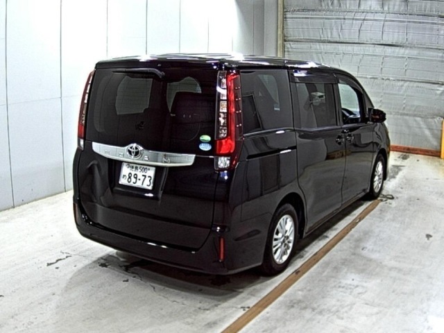 Toyota NOAH 2017 8193290-5