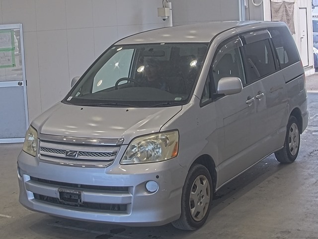 Toyota NOAH 2004 8193295-0