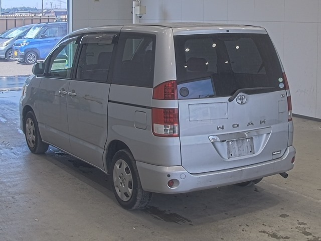 Toyota NOAH 2004 8193295-1