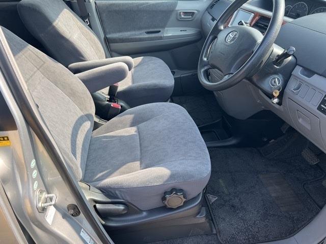 Toyota NOAH 2004 8193295-8