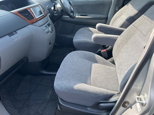 Toyota NOAH 2004 8193295-9