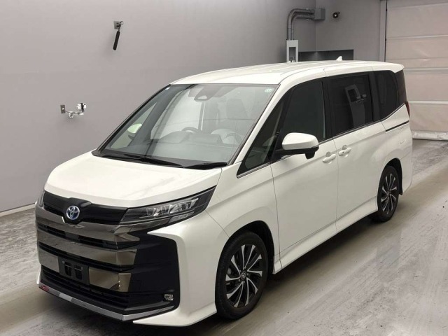 Toyota NOAH 2023 8193296-0