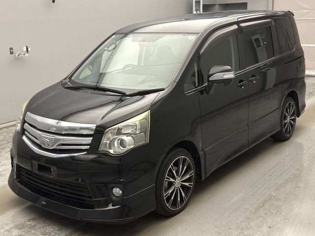 Toyota NOAH 2013 8193297-0