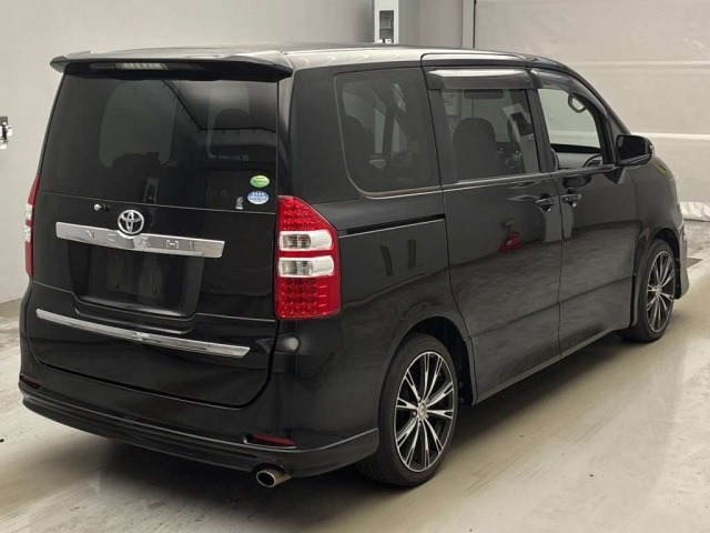 Toyota NOAH 2013 8193297-1
