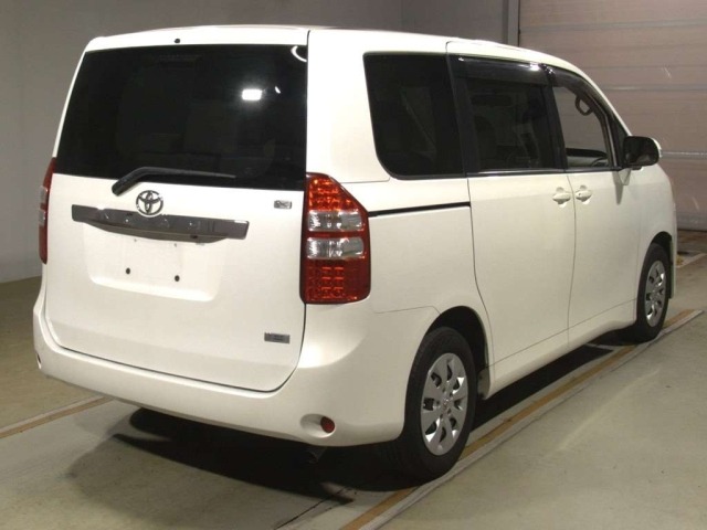Toyota NOAH 2011 8193299-1
