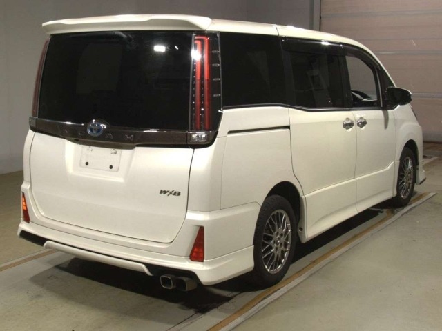 Toyota NOAH 2018 8193300-1