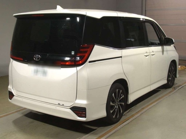 Toyota NOAH 2024 8193306-1