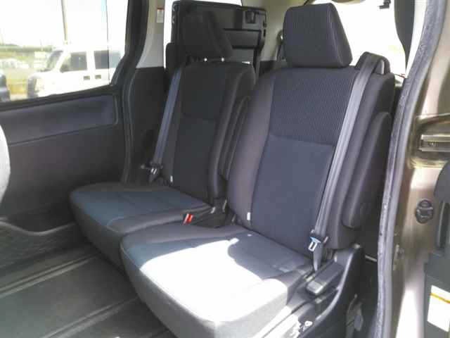 Toyota NOAH 2014 8193307-9
