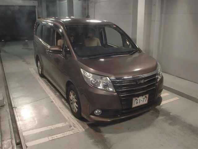 Toyota NOAH 2015 8193312-0