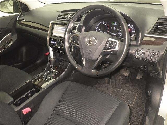 Toyota PREMIO 2020 8189238-3