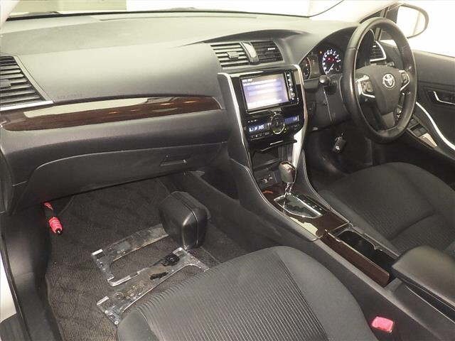 Toyota PREMIO 2020 8189238-4