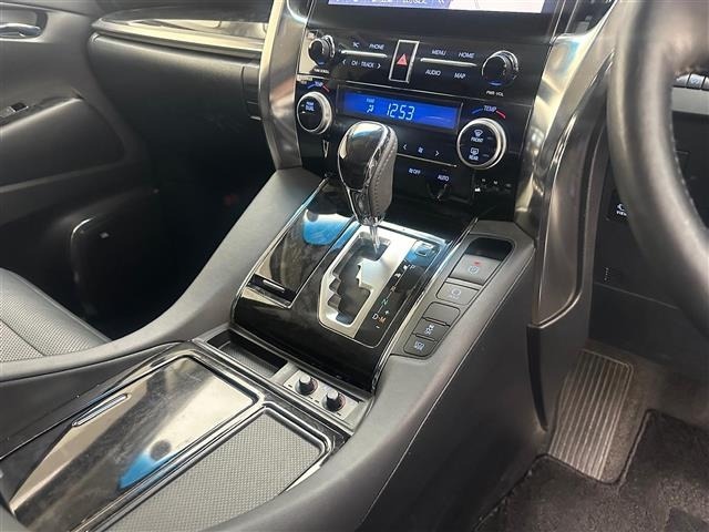 Toyota ALPHARD 2022 8207476-3