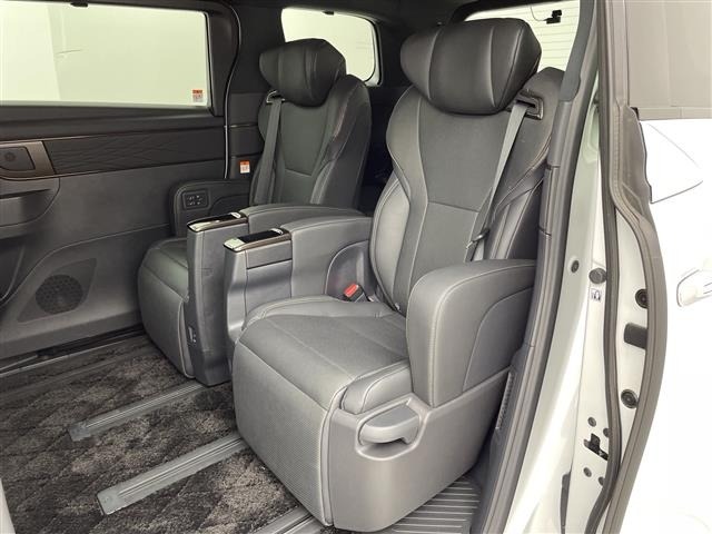 Toyota ALPHARD 2023 8207550-1