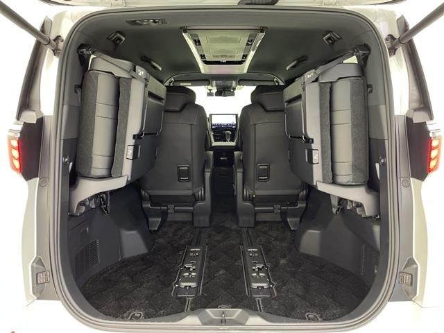 Toyota ALPHARD 2023 8207550-8