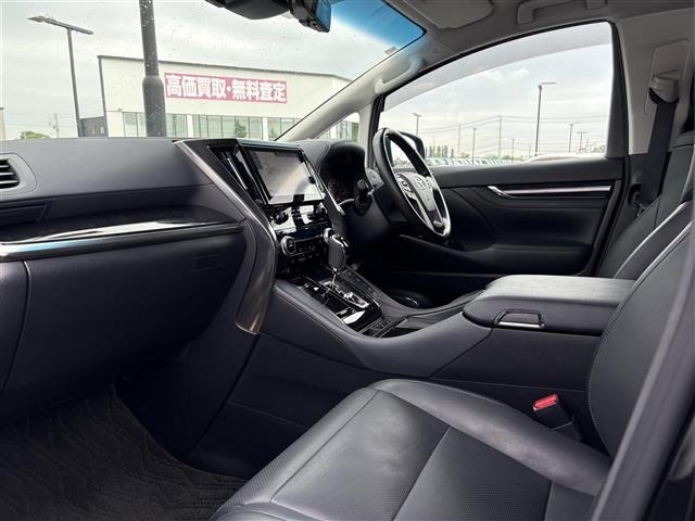 Toyota ALPHARD 2018 8207783-5