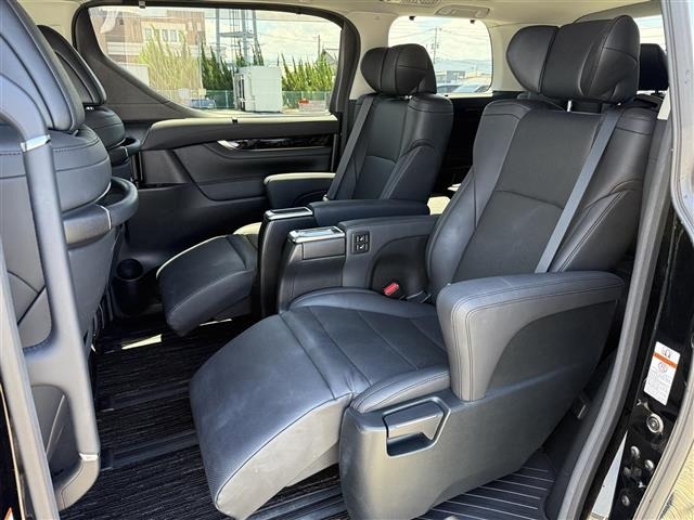 Toyota ALPHARD 2021 8208021-9