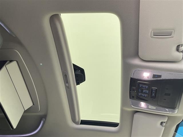 Toyota ALPHARD 2023 8208442-9
