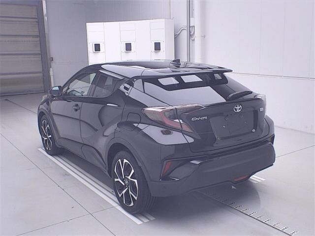 Toyota C-HR 2017 8195475-1