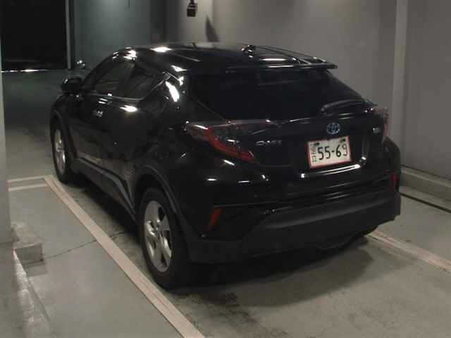 Toyota C-HR 2017 8195514-1
