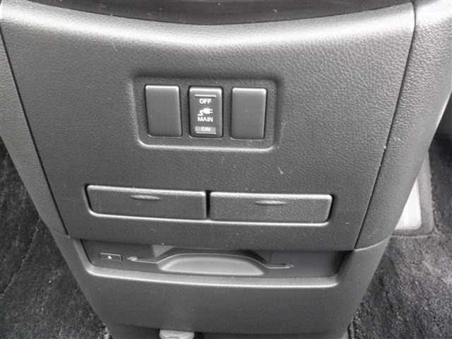 Nissan ELGRAND 2013 8194305-4