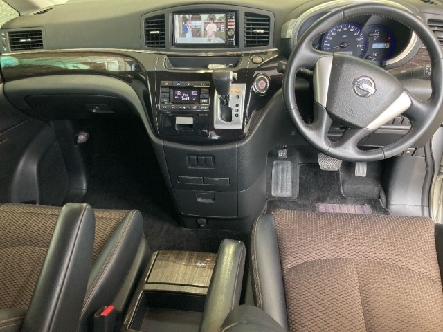Nissan ELGRAND 2012 8194308-4