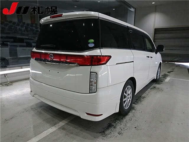 Nissan ELGRAND 2015 8194317-1