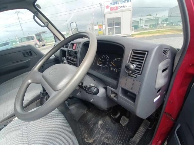 Toyota HIACE TRUCK 1995 8211827-9