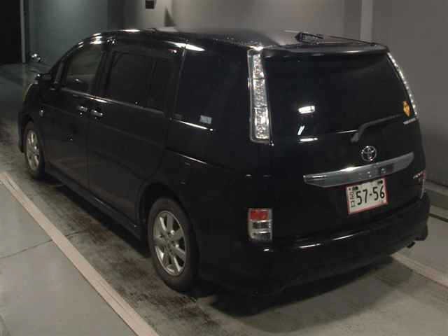 Toyota ISIS 2013 8212359-1