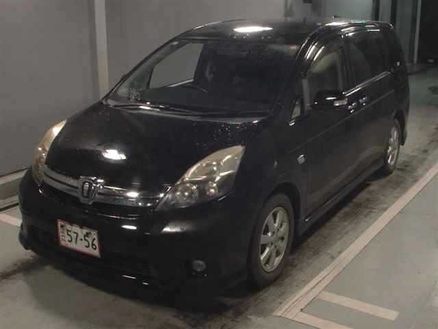 Toyota ISIS 2013 8212359-4