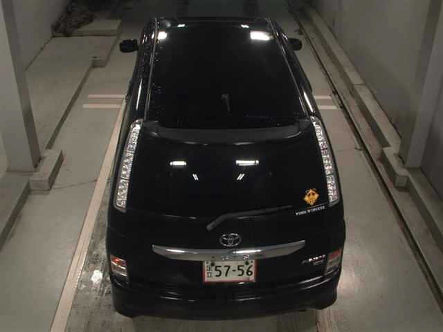 Toyota ISIS 2013 8212359-7