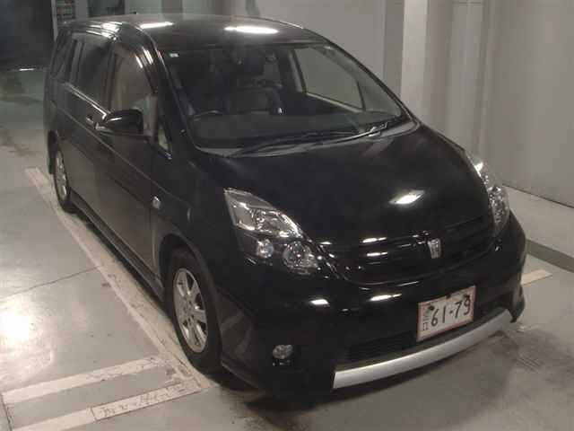 Toyota ISIS 2015 8212360-0