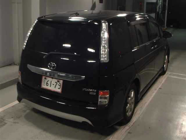 Toyota ISIS 2015 8212360-5