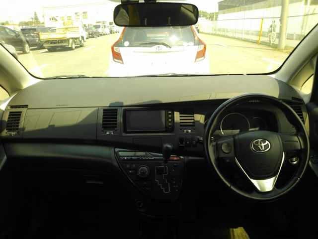 Toyota ISIS 2015 8212360-8