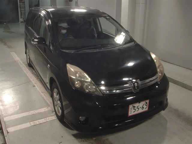 Toyota ISIS 2011 8212361-0