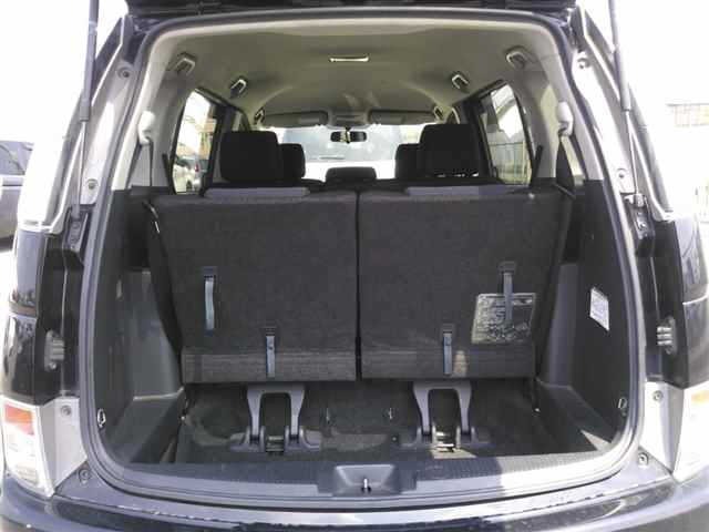 Toyota ISIS 2011 8212361-10