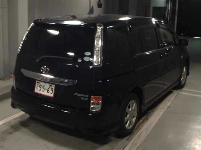 Toyota ISIS 2011 8212361-5