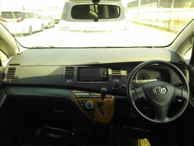 Toyota ISIS 2011 8212361-8