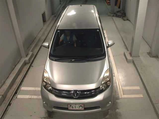 Toyota ISIS 2013 8212362-6