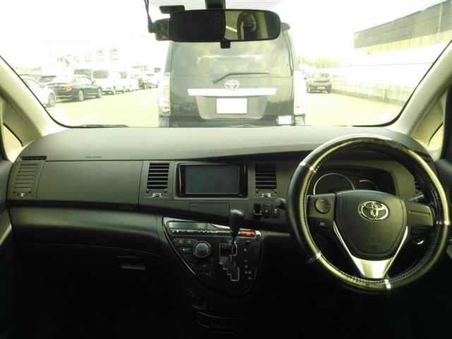 Toyota ISIS 2013 8212362-8