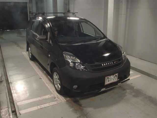 Toyota ISIS 2016 8212363-0
