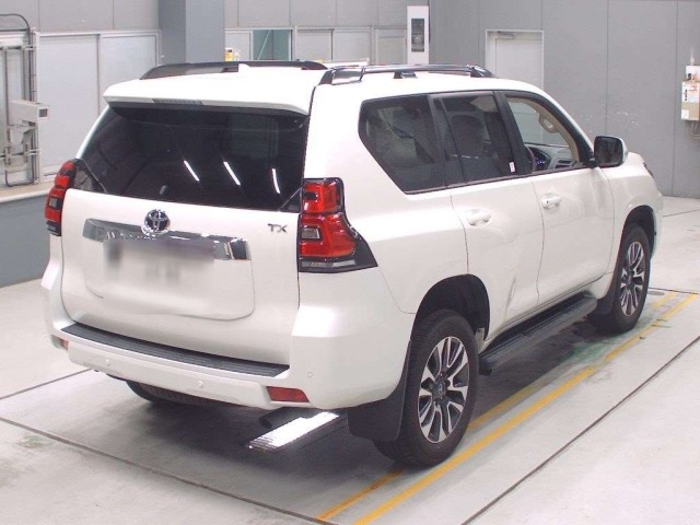 Toyota LAND CRUISER PRADO 2023 8211433-1