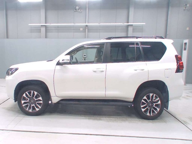 Toyota LAND CRUISER PRADO 2023 8211433-4