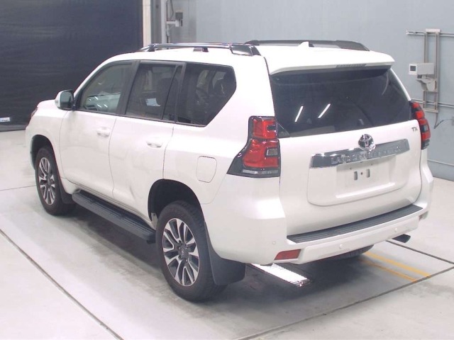 Toyota LAND CRUISER PRADO 2023 8211433-6