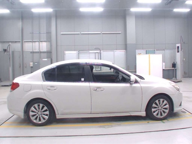 Subaru LEGACY B4 2009 8211337-3