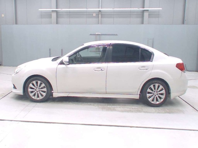Subaru LEGACY B4 2009 8211337-4