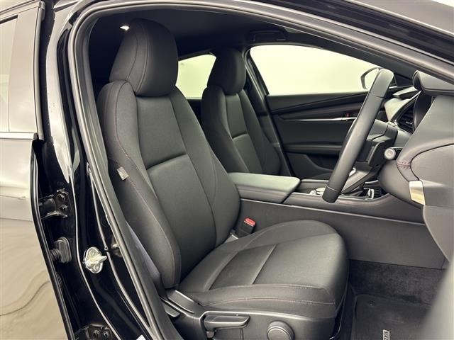 Mazda MAZDA3 2023 8195041-8