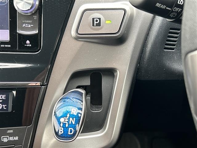 Toyota PRIUS 2017 8202001-12